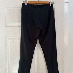 Black 3/4 length leggings size medium